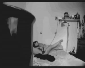 Домашняя мастурбация с секс игрушкой зрелой леди в спальне записывает скрытая камера
