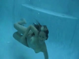 Порно Голые Девушки Плавают